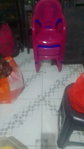 8 CADEIRAS INFANTIS 300 REAIS