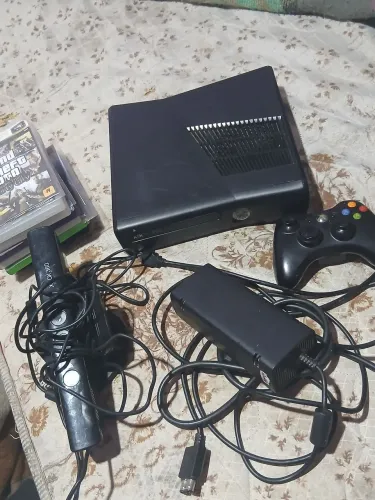 VENDO _ XBOX 360 EM ÓTIMO ESTADO...