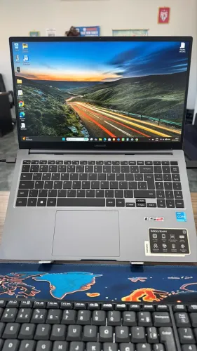 Notebook galaxy book 4 i3 semi novo