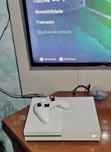 Xbox One S. Leia a descrição. 