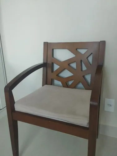 Cadeira de madeira 