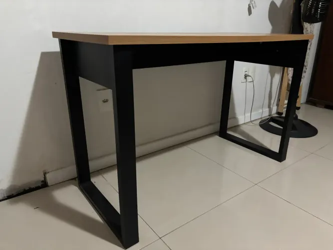 Mesa de escritório - escrivaninha novíssima