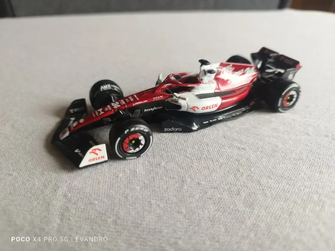 Miniatura fórmula 1-1/43 Alfa romeo