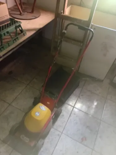Maquina de cortar grama 
