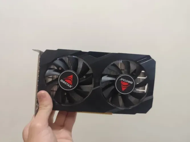 RX 580 8gb biostar 9 meses de uso sem nenhum defeito