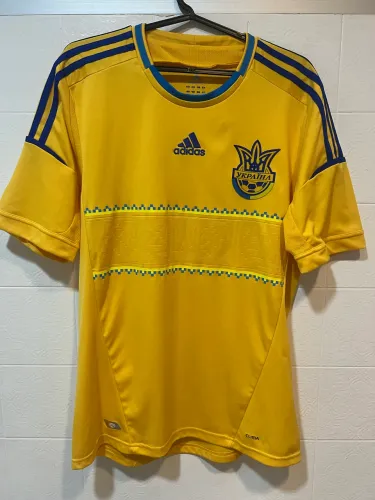 Uniforme Seminovo titular da Ucrânia temporada 11/12