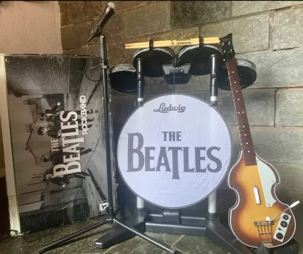 Kit Completo The Beatles: Rock Band Xbox 360 / PC- Edição de Colecionador com Caixa