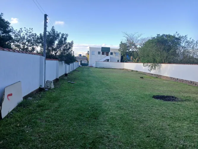 Prédio inteiro, 1.372 mt. 2 apto, 2 loja,  ? Terreno. 