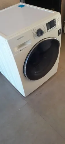 Máquina de lavar roupas e secadora