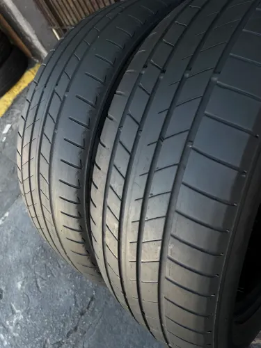 Par de pneus 225/55R18 Bridgestone