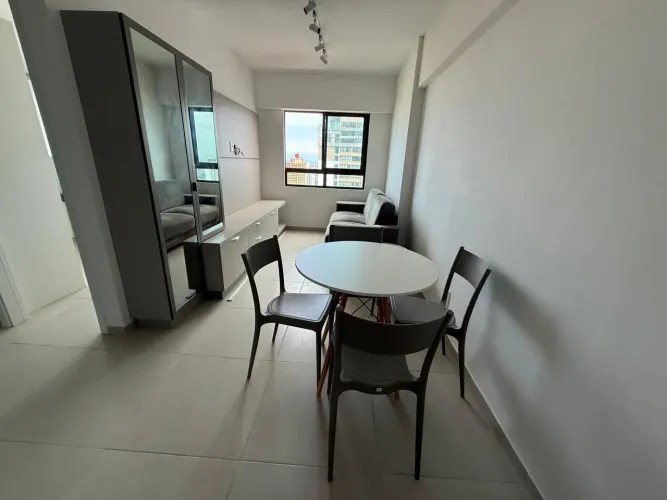 Conjunto de mesa e cadeiras