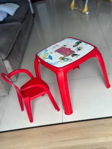 Mesinha infantil com cadeira