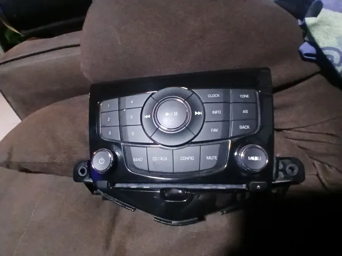 Radio e painel de controle do radio cruze