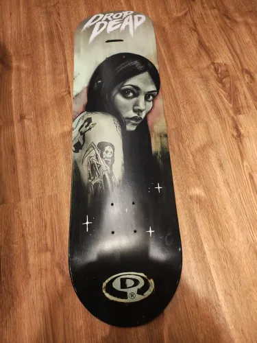Shape de skate Drop Dead e Creature 