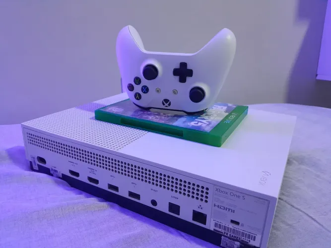 XBOX ONE S + CONTROLE + JOGO