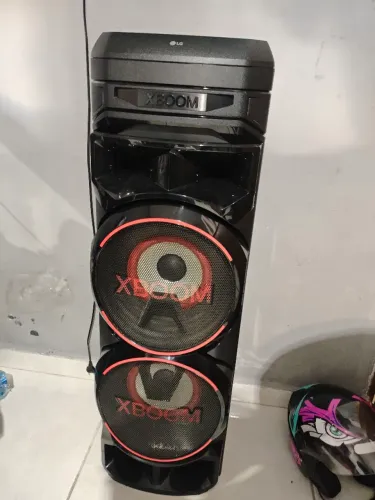 CAIXS DE SOM XBOOM RNC9 2000w, excelente qualidade sonora e muito alta!
