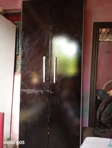 Vende-se guarda-roupa com duas portas