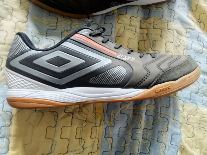 Chuteira futsal umbro pro 5 nova