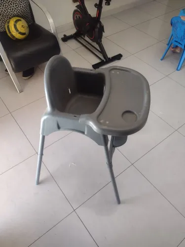 Cadeira de alimentação para bebe.