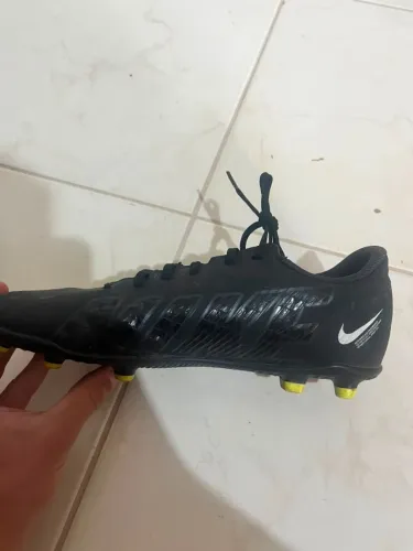 chuteira nike campo,tamanho 42, pouco usada