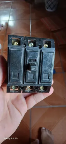 Vende-se um dijuntor de 90