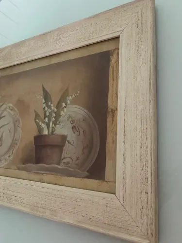 quadro clássico de vidro (com a gravura de louças e moldura patinada) de 71x41 cm