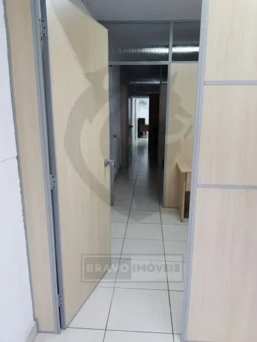 Salão comercial para aluguel tem 63 metros quadrados em Vila Scarpelli - Santo André - SP