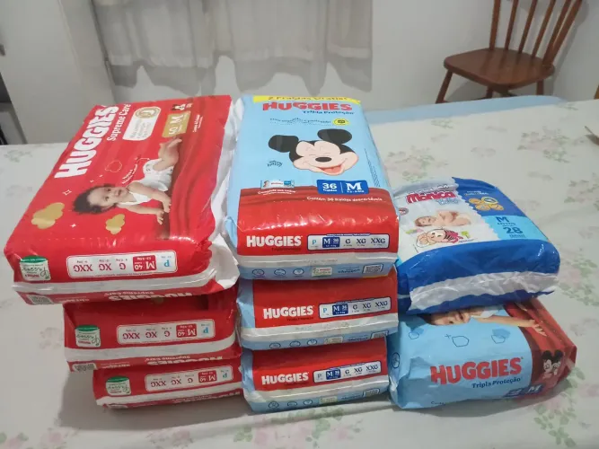 Pacotes de fraldas baixo da farmácia 