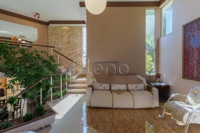 Casa à Venda no Condomínio Portal do Jequitibá em Valinhos, no bairro Pinheiro.
