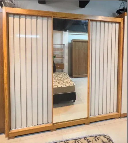 Guarda-Roupa Milano 3 Portas Deslizantes Cinamomo com Areia