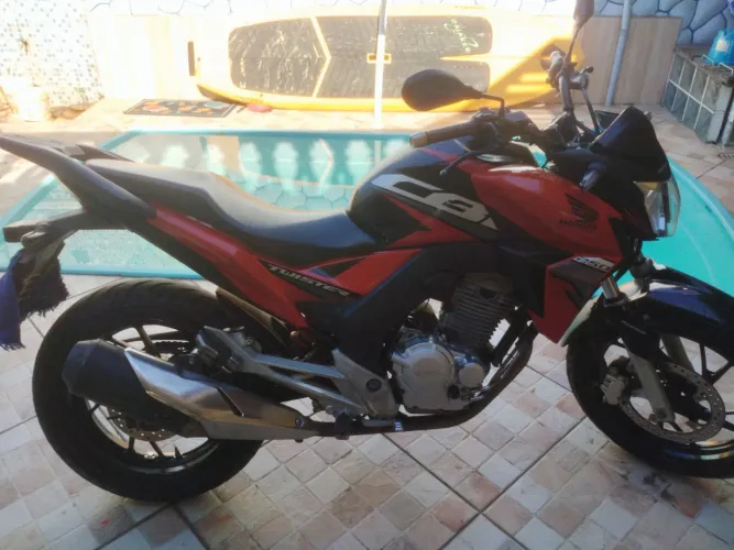 CB 250 Twister segundo dono 16.300,00 tel. *7 documentos em dia
