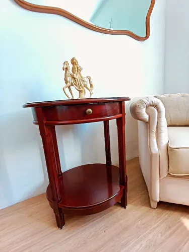Mesa lateral oval em Estilo Clássico