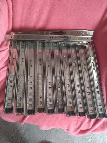 30$ reais tudo. 5 pares corrediças para gavetas