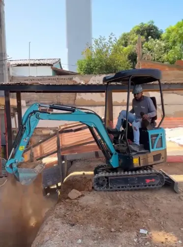 Mini escavadeira 1800 kg 