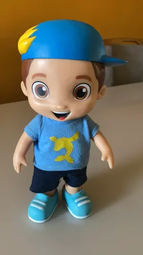 Boneco Luccas Neto com som - fala 14 frases