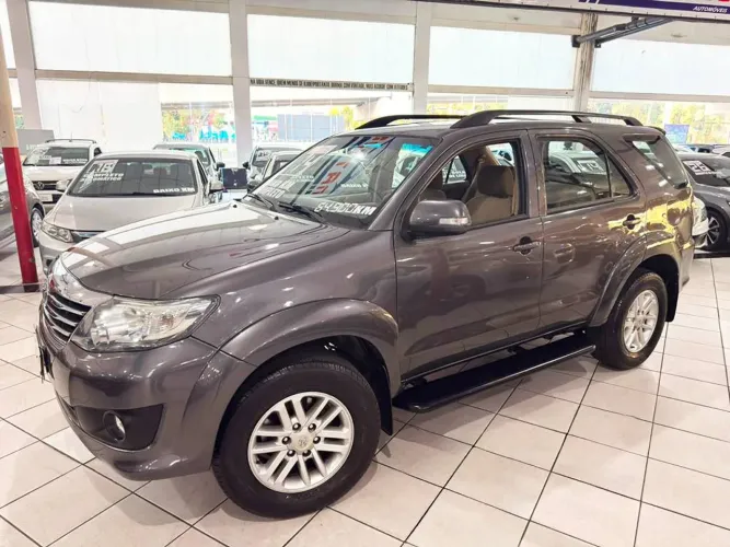 Toyota Hilux SW4 SR 4X2 2.7/2.7 Flex 16V Mec. 2014