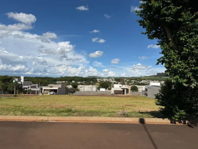 Terreno plano no Condomínio Santa Marta | Aqui na Imobiliária Rosa e Rangel