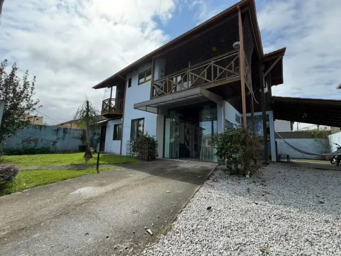 Casa Financiável com 4 dormitórios à venda, 159 m² por R$ 960.000 - Carianos - Florianópol