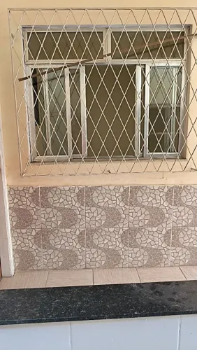 Vendo casa de vila , vazia , sala , 2 qtos, cozinha americana, varanda , pequeno quintal,