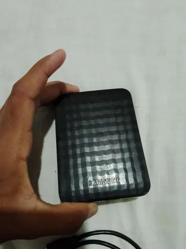 HD externo de 1 TB da Samsung (acompanha cabo)