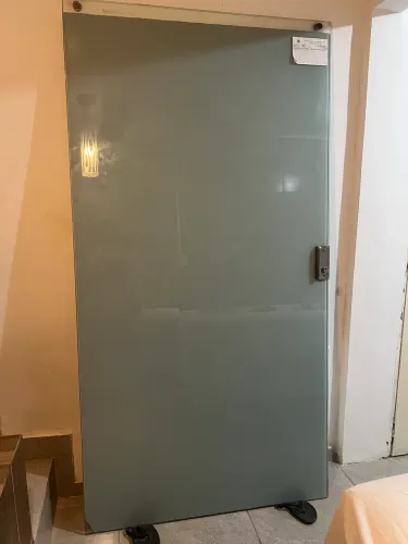 Vende se porta de vidro de metro de altura por 1 metro de largura