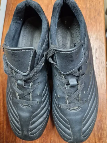 Chuteira Umbro 