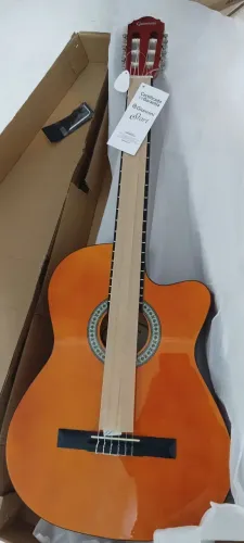 Violão Giannini elétrico na caixa