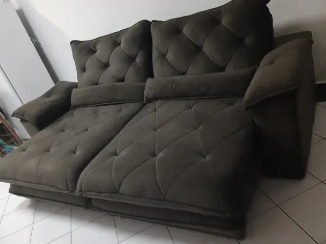 Sofá ? retrátil.