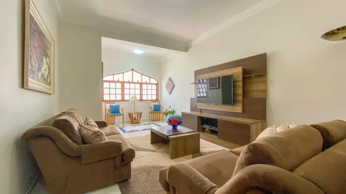 Casa para venda em Cambuci com 5 quartos, sendo 3 suítes, 275m²