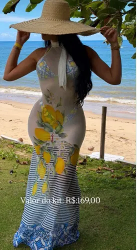 Vendo biquínis com saídas