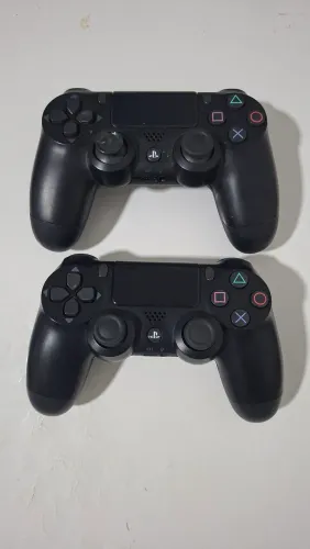 Controles de PS4 (os dois por esse valor)