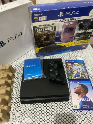 PlayStation 4 slim 1TB na versão de desbloqueio 