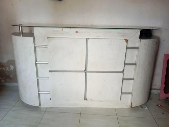 Balcão branco grande