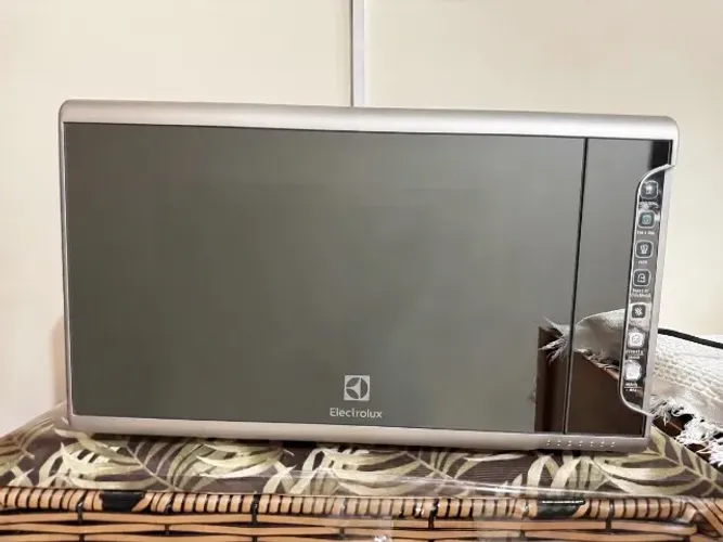 Micro-ondas Electrolux 31L 127V Espelhado